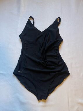 Speedo Women's Black One Piece Competitive Swimwear Swimsuit for Swimming